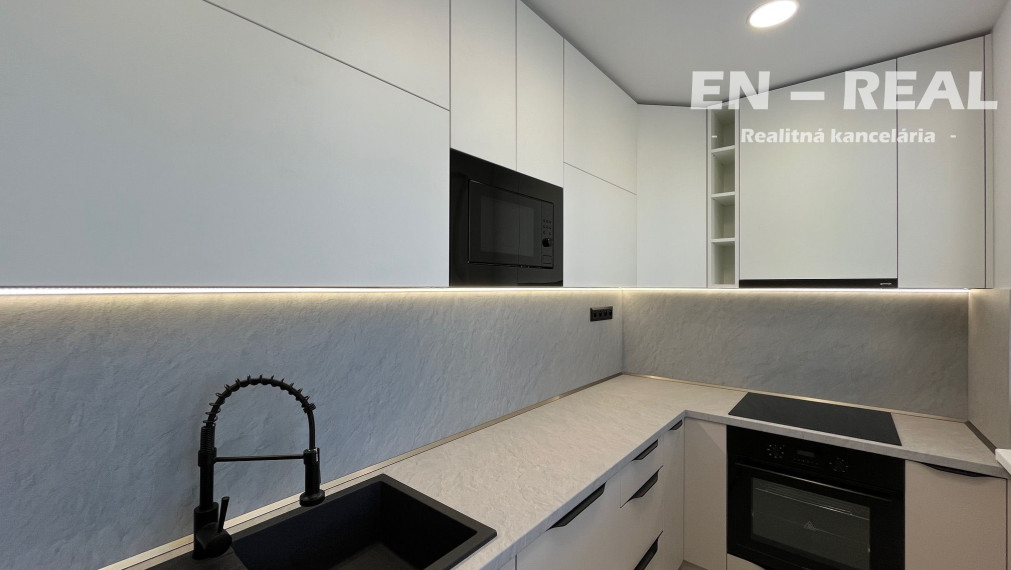 NOVINKA: NA PREDAJ MODERNÝ, KRÁSNY 3 IZBOVÝ BYT S LOGGIOU, TOP LOKALITA, KOŠICE TERASA