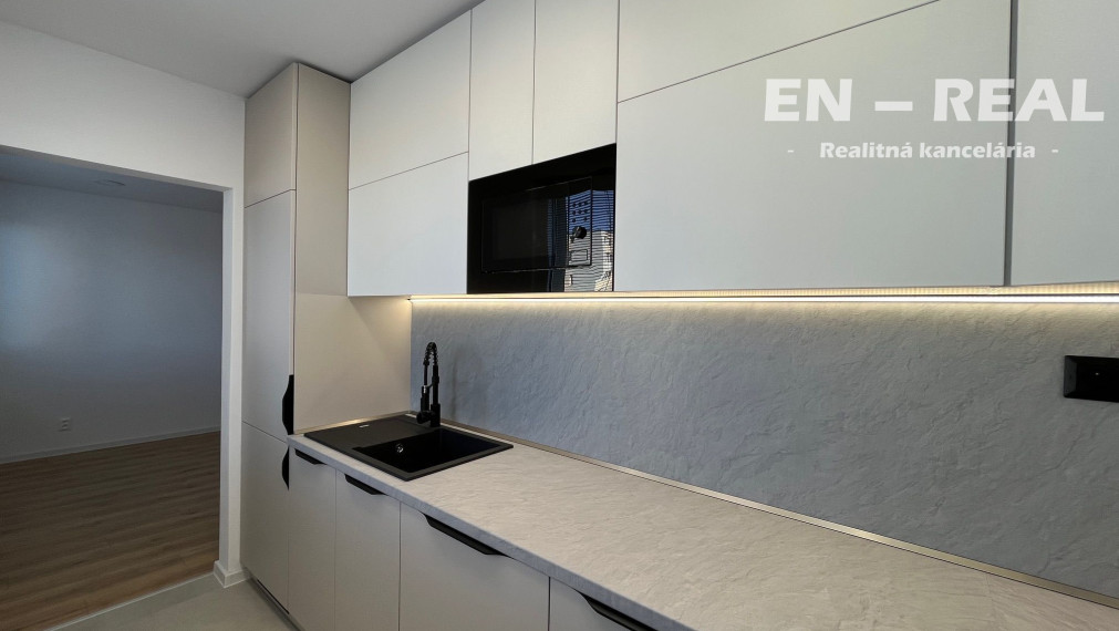 NOVINKA: NA PREDAJ MODERNÝ, KRÁSNY 3 IZBOVÝ BYT S LOGGIOU, TOP LOKALITA, KOŠICE TERASA