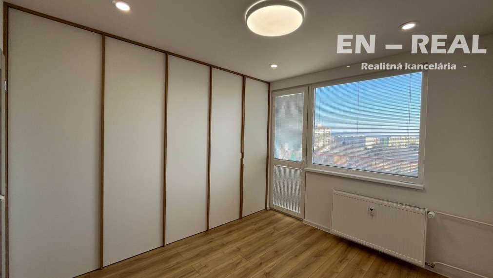 NOVINKA: NA PREDAJ MODERNÝ, KRÁSNY 3 IZBOVÝ BYT S LOGGIOU, TOP LOKALITA, KOŠICE TERASA