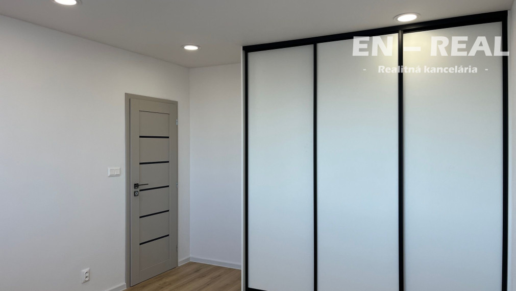 NOVINKA: NA PREDAJ MODERNÝ, KRÁSNY 3 IZBOVÝ BYT S LOGGIOU, TOP LOKALITA, KOŠICE TERASA