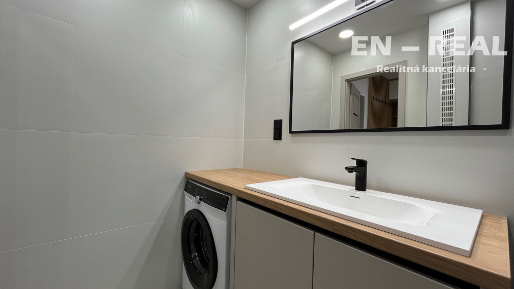 NOVINKA: NA PREDAJ MODERNÝ, KRÁSNY 3 IZBOVÝ BYT S LOGGIOU, TOP LOKALITA, KOŠICE TERASA