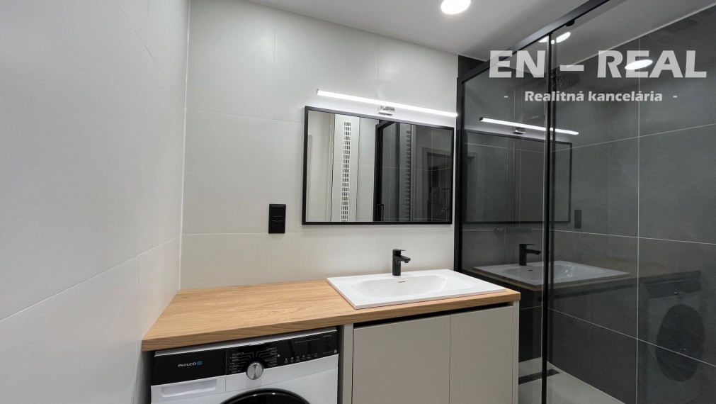 NOVINKA: NA PREDAJ MODERNÝ, KRÁSNY 3 IZBOVÝ BYT S LOGGIOU, TOP LOKALITA, KOŠICE TERASA