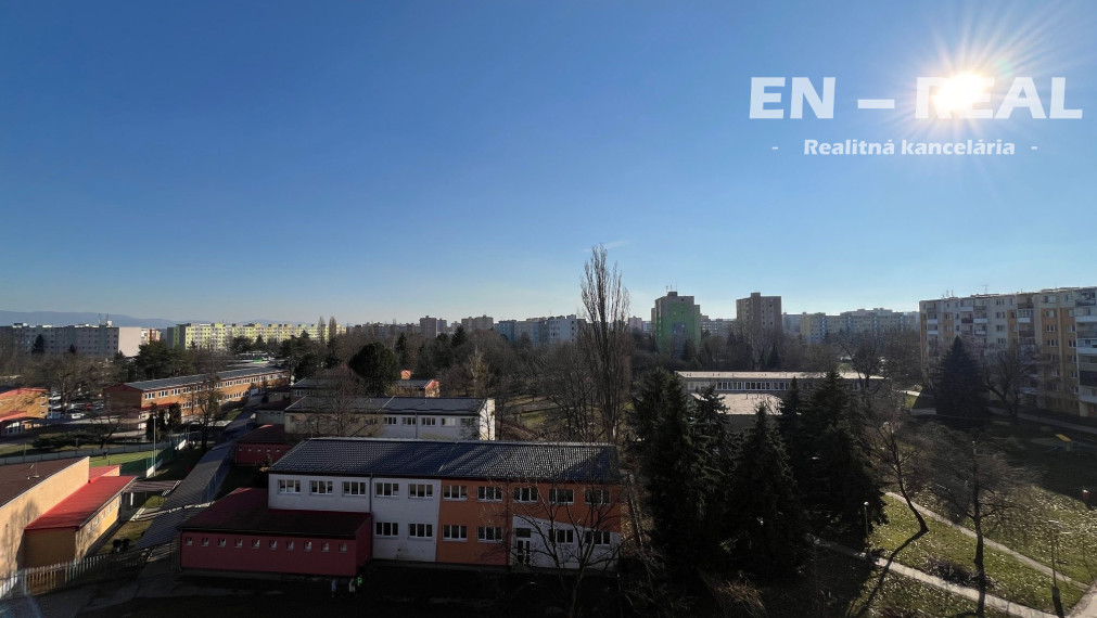 NOVINKA: NA PREDAJ MODERNÝ, KRÁSNY 3 IZBOVÝ BYT S LOGGIOU, TOP LOKALITA, KOŠICE TERASA