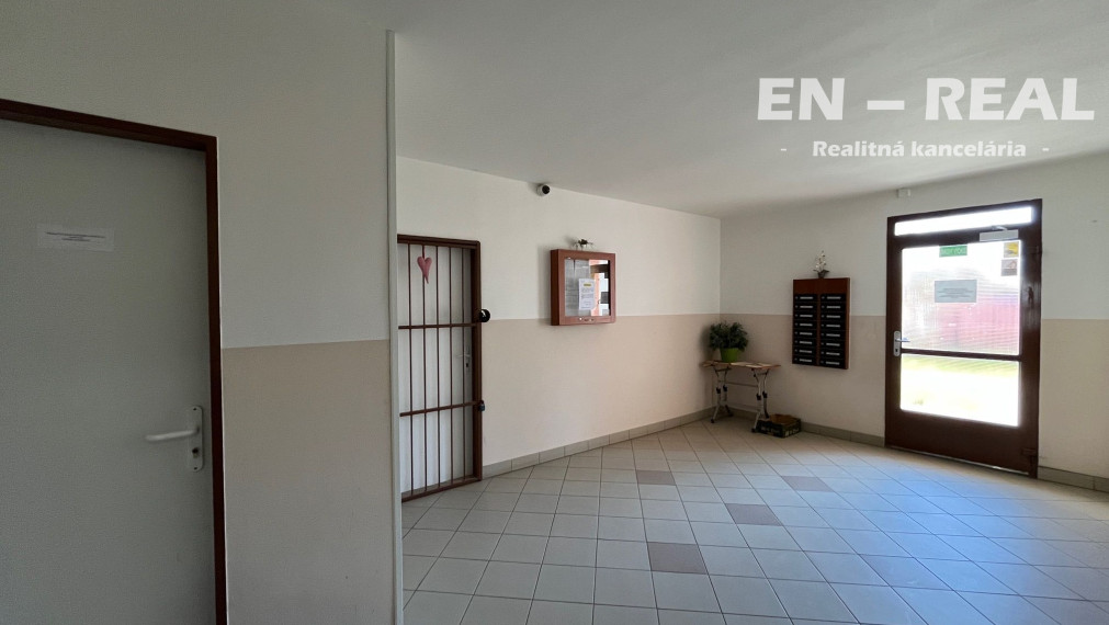 NOVINKA: NA PREDAJ MODERNÝ, KRÁSNY 3 IZBOVÝ BYT S LOGGIOU, TOP LOKALITA, KOŠICE TERASA