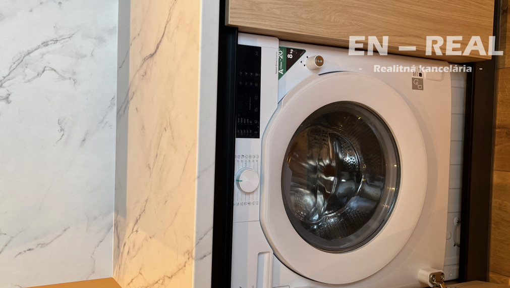 NOVINKA !!! MODERNÝ, PLNOHODNOTNÝ 2 IZBOVÝ BYT V TOP LOKALITE, Košice JUH, Južná Trieda