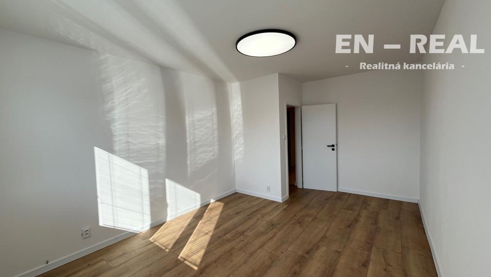 NOVINKA !!! NA PREDAJ MODERNÝ, SKVELÝ 2 IZBOVÝ BYT V TOP LOKALITE, Košice Južná Trieda