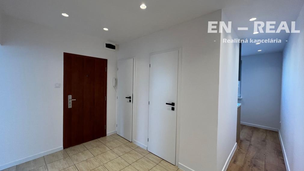 NOVINKA !!! NA PREDAJ MODERNÝ, SKVELÝ 2 IZBOVÝ BYT V TOP LOKALITE, Košice Južná Trieda