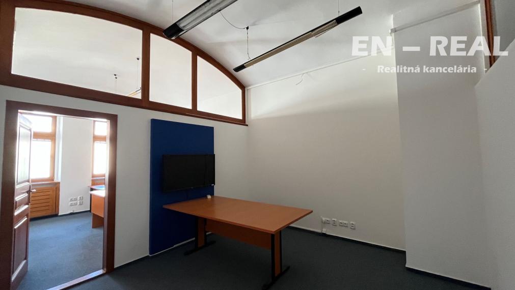 NA PRENÁJOM ADMINISTRATÍVNY OBJEKT - KANCELÁRIE, centrum mesta Kováčska ulica