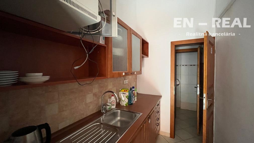 NA PRENÁJOM ADMINISTRATÍVNY OBJEKT - KANCELÁRIE, centrum mesta Kováčska ulica