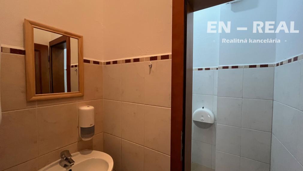 NA PRENÁJOM ADMINISTRATÍVNY OBJEKT - KANCELÁRIE, centrum mesta Kováčska ulica