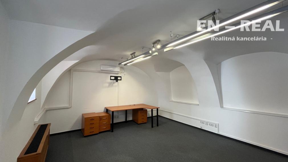NA PRENÁJOM ADMINISTRATÍVNY OBJEKT - KANCELÁRIE, centrum mesta Kováčska ulica