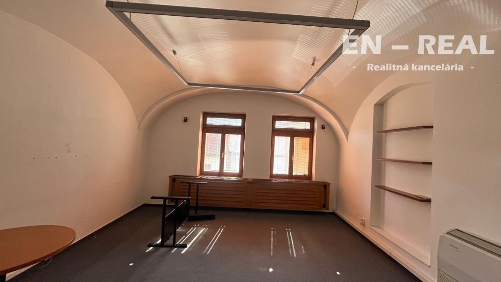 NA PRENÁJOM ADMINISTRATÍVNY OBJEKT - KANCELÁRIE, centrum mesta Kováčska ulica