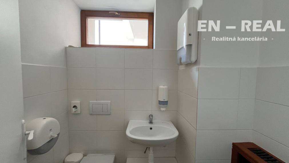 NA PRENÁJOM ADMINISTRATÍVNY OBJEKT - KANCELÁRIE, centrum mesta Kováčska ulica