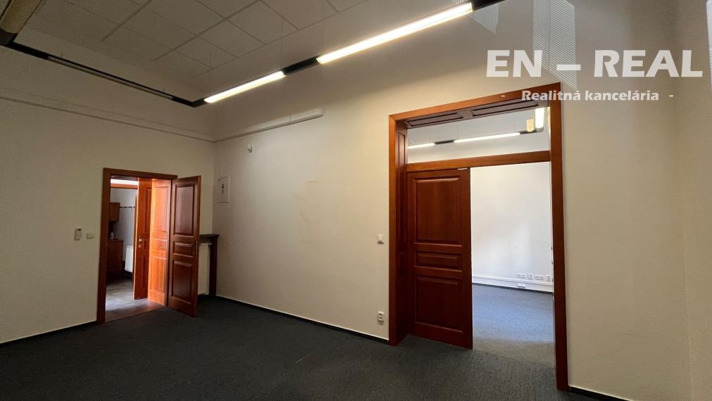 NA PRENÁJOM ADMINISTRATÍVNY OBJEKT - KANCELÁRIE, centrum mesta Kováčska ulica