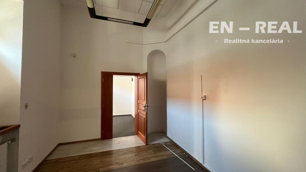 NA PRENÁJOM ADMINISTRATÍVNY OBJEKT - KANCELÁRIE, centrum mesta Kováčska ulica