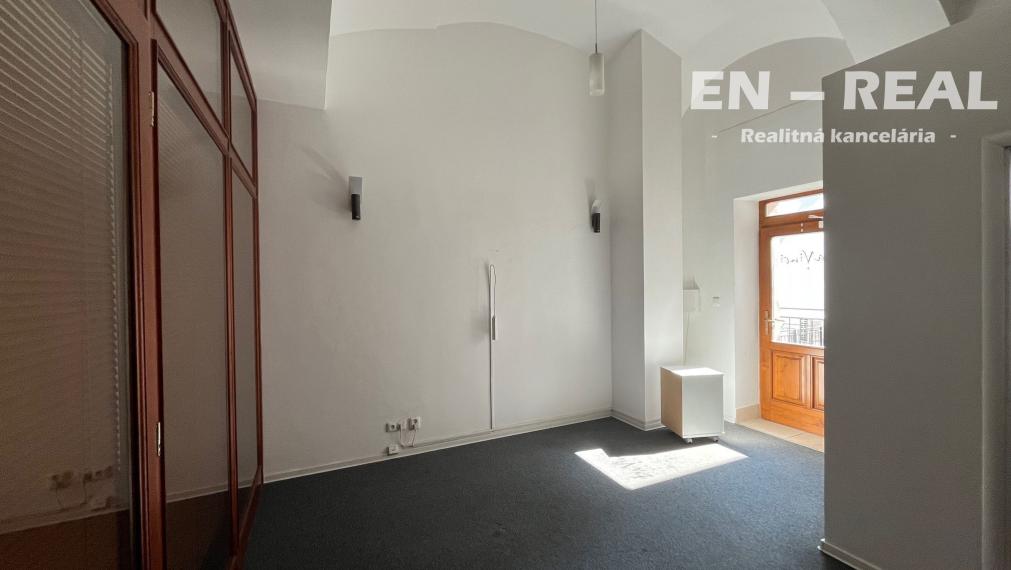 NA PRENÁJOM ADMINISTRATÍVNY OBJEKT - KANCELÁRIE, centrum mesta Kováčska ulica