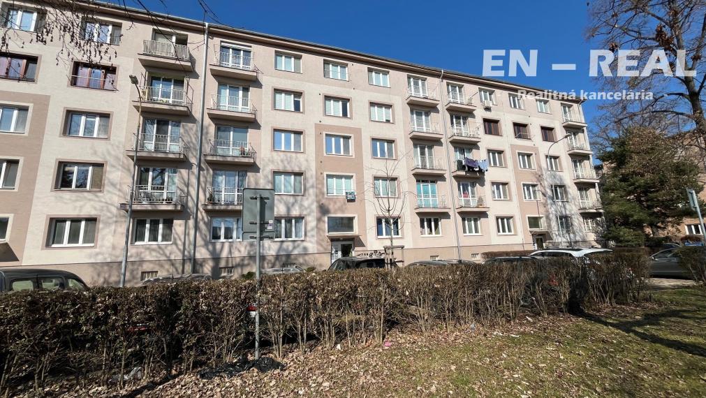 TOP LOKALITA : NA PRENÁJOM PRIESTRANNÝ, ZARIADENÝ 2 IZBOVÝ BYT, KOŠICE SEVER