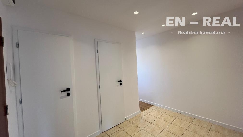 TOP LOKALITA: NA PREDAJ PRIESTRANNÝ, MODERNÝ 2 IZBOVÝ BYT, Košice Južná Trieda