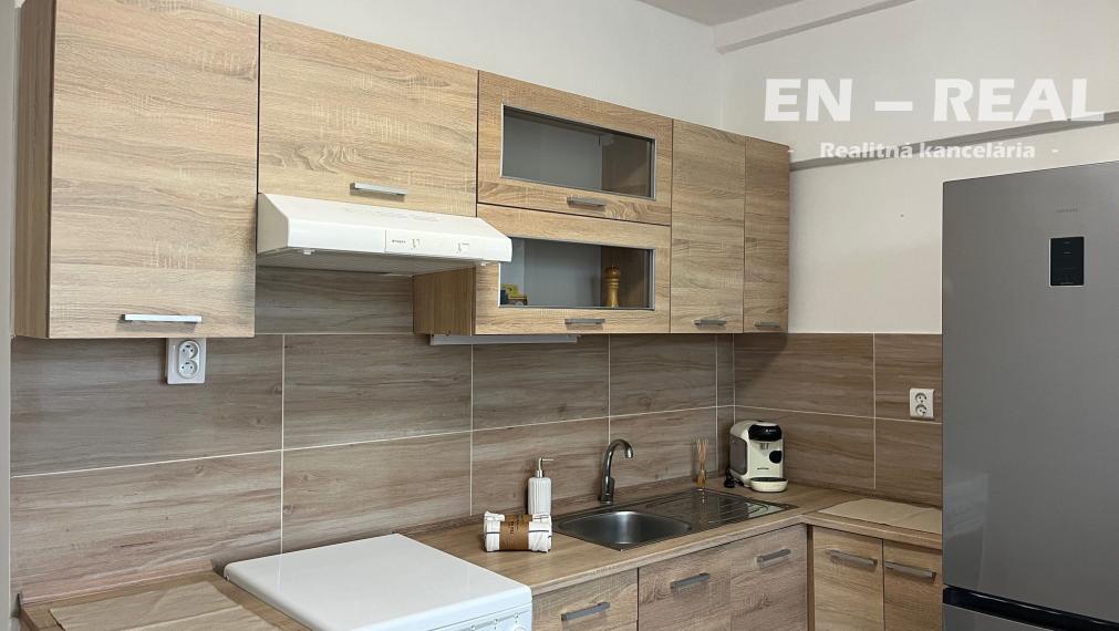NA PRENÁJOM PEKNÝ, ZARIADENÝ 2 IZBOVÝ BYT, top lokalita Košice-Sever