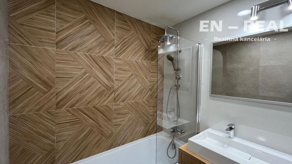 NA PREDAJ MODERNÝ, SKVELÝ 4 IZBOVÝ BYT S LOGGIOU, Viedenská ulica
