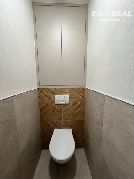 NA PREDAJ MODERNÝ, SKVELÝ 4 IZBOVÝ BYT S LOGGIOU, Viedenská ulica