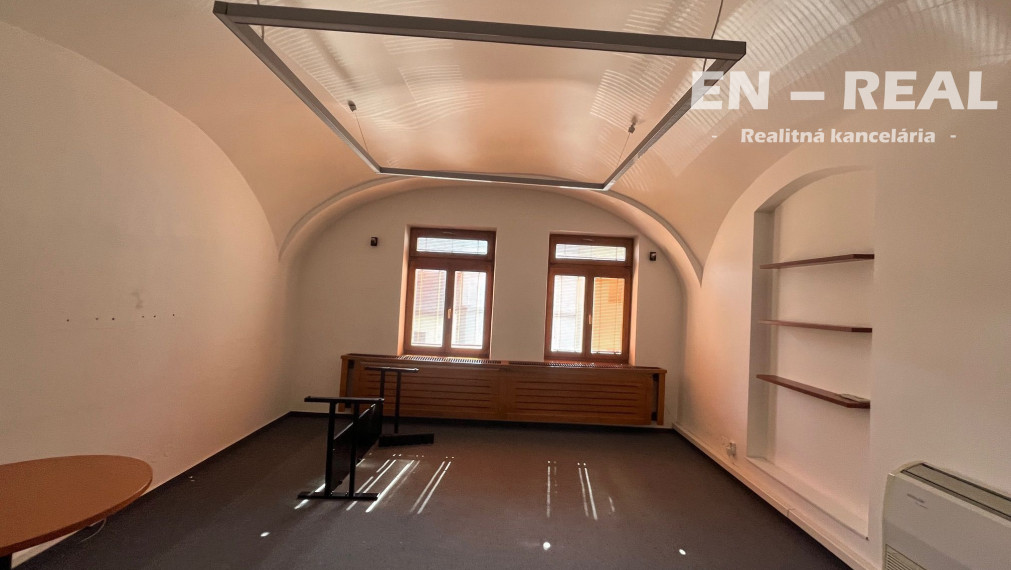NA PRENÁJOM ADMINISTRATÍVNY OBJEKT - KANCELÁRIE, centrum mesta Kováčska ulica