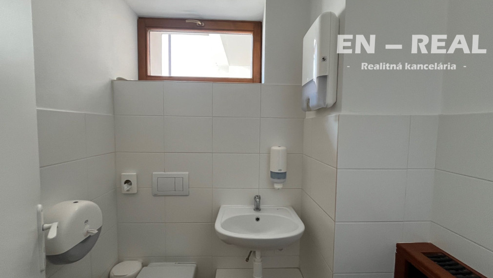 NA PRENÁJOM ADMINISTRATÍVNY OBJEKT - KANCELÁRIE, centrum mesta Kováčska ulica
