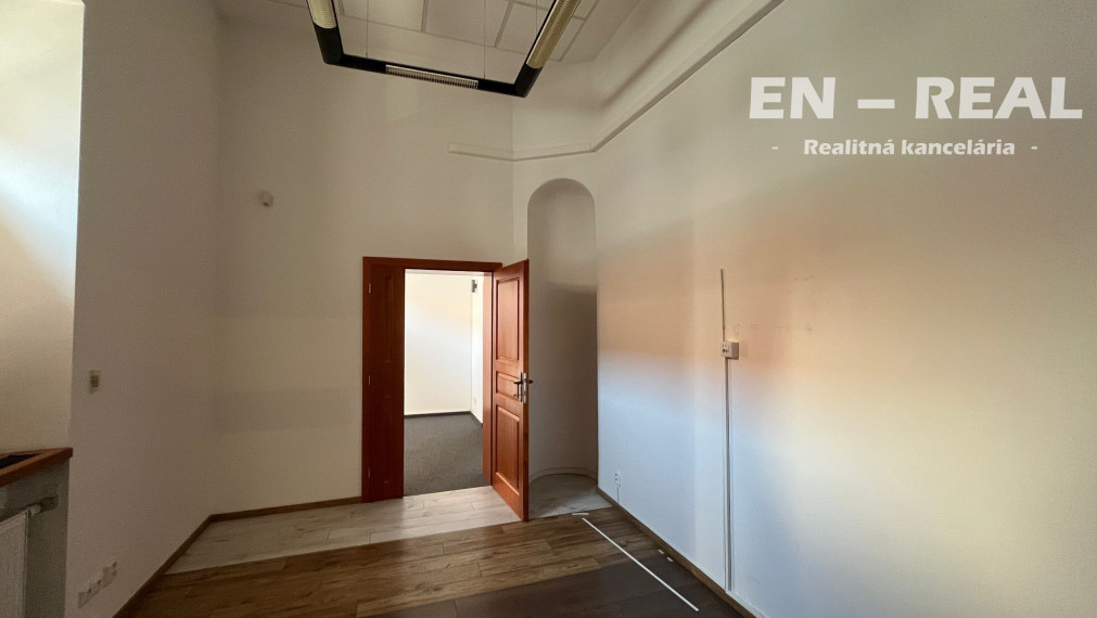 NA PRENÁJOM ADMINISTRATÍVNY OBJEKT - KANCELÁRIE, centrum mesta Kováčska ulica