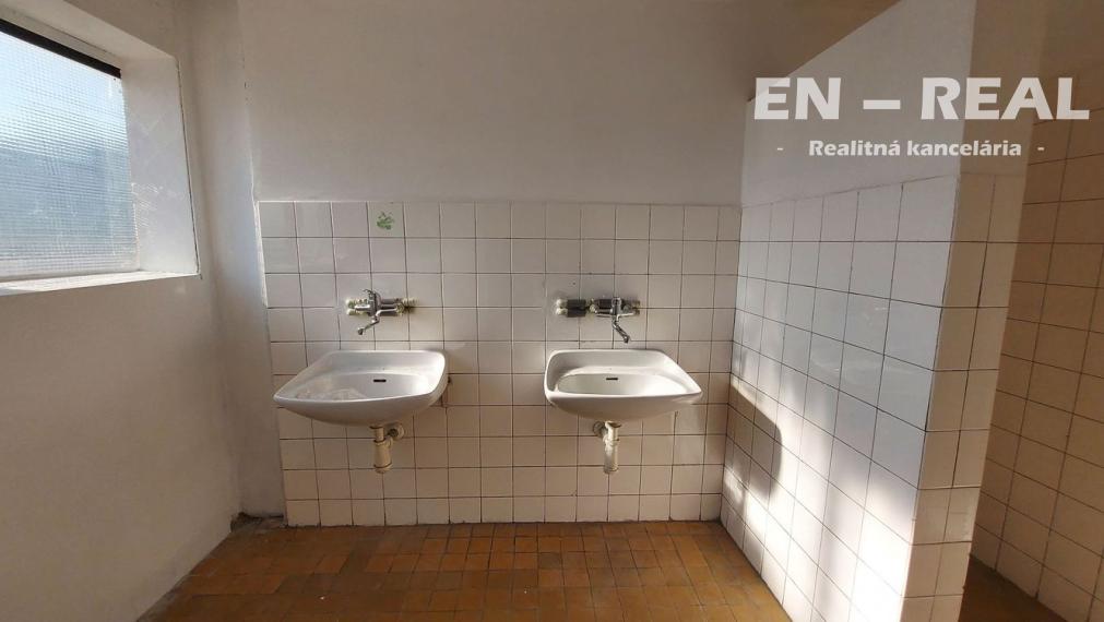 NA PRENÁJOM VIACERÉ SKLADOVÉ-VÝROBNÉ-ADMINISTRATÍVNE PRIESTORY, KE Juh-Nad Jazerom