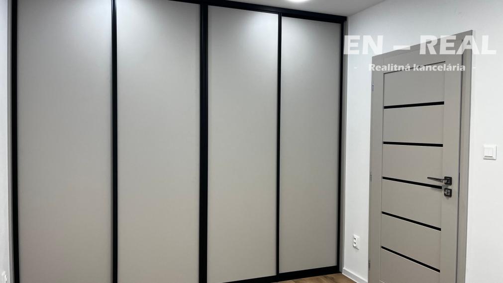 *** NOVINKA *** NA PREDAJ MODERNÝ, KRÁSNY 4 IZBOVÝ BYT S LOGGIOU