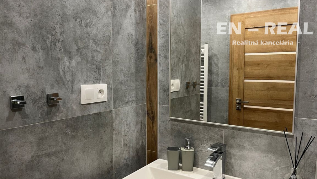 NA PRENÁJOM MODERNÝ, ZARIADENÝ 2 IZBOVÝ BYT S BALKÓNOM, Košice SEVER