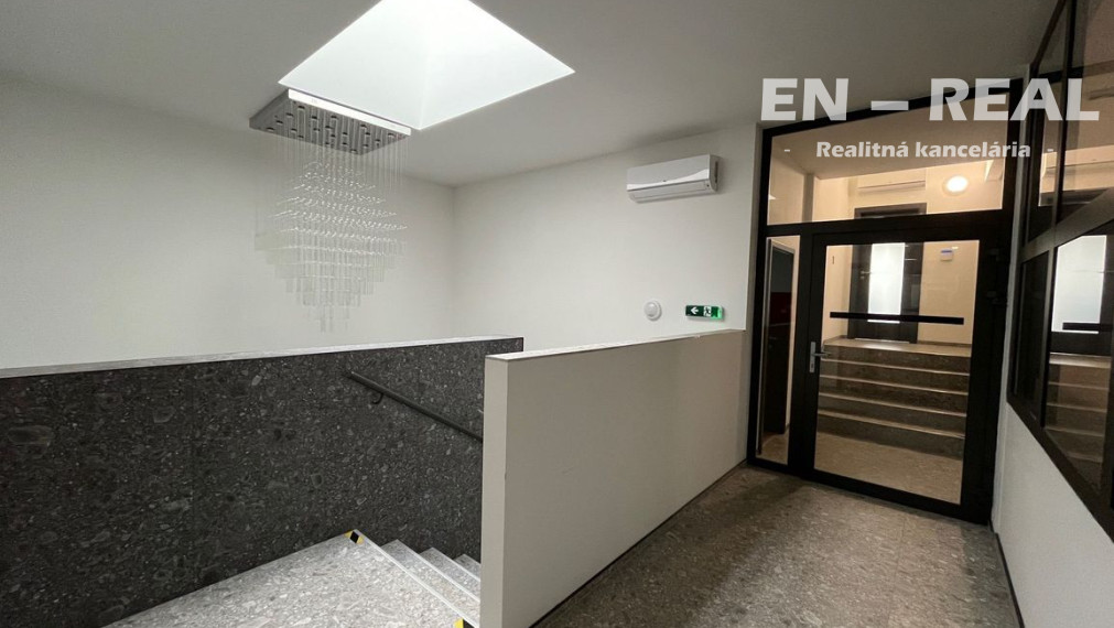 NA PRENÁJOM MODERNÝ, LUXUSNÝ, KOMPLETNE ZARIADENÝ 3 IZBOVÝ BYT/APARTMÁN, Košice Sever