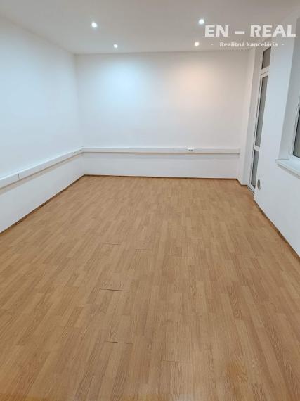 NA PRENÁJOM PRIEMYSELNÝ AREÁL - SKLADOVÉ-VÝROBNÉ-KANCELÁRSKE PRIESTORY, KE Nad Jazerom