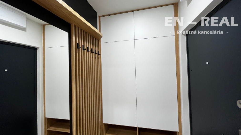 PONÚKAME NA PREDAJ alebo NA VÝMENU MODERNÝ 3 IZBOVÝ BYT S LOGGIOU, KE TERASA