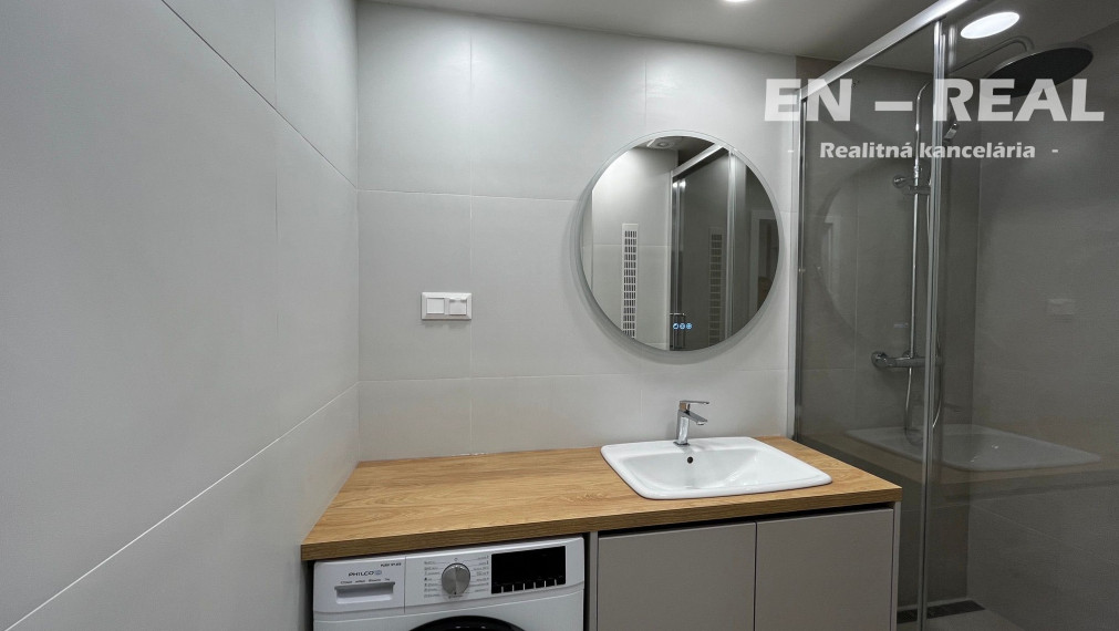PONÚKAME NA PREDAJ alebo NA VÝMENU MODERNÝ 3 IZBOVÝ BYT S LOGGIOU, KE TERASA
