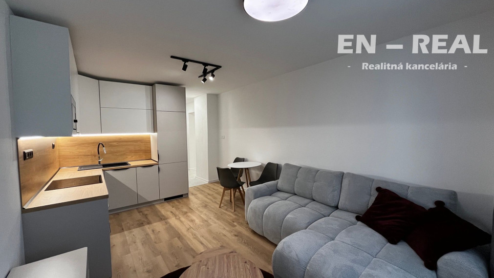 *** NOVINKA *** TOP LOKALITA, NA PREDAJ MODERNÝ, ZREKONŠTRUOVANÝ 3 IZBOVÝ BYT S BALKÓNOM, KE SEVER