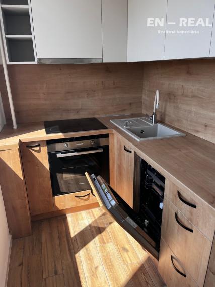 MODERNÝ, SKVELÝ 3 IZBOVÝ BYT S LOGGIOU A KRÁSNYM VÝHĽADOM, Košice SEVER