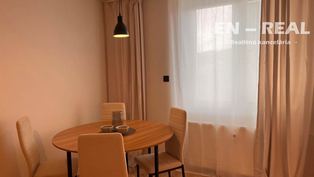 NA PREDAJ MODERNÝ 3IZBOVÝ BYT PO KOMPLETNEJ REKONŠTRUKCII / BALKÓN, KE SEVER, NÁRODNÁ TRIEDA