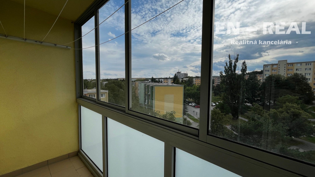 NA PREDAJ MODERNÝ, KRÁSNY 3 IZBOVÝ BYT S LOGGIOU PO REKONŠTRUKCII, Košice TERASA !!!