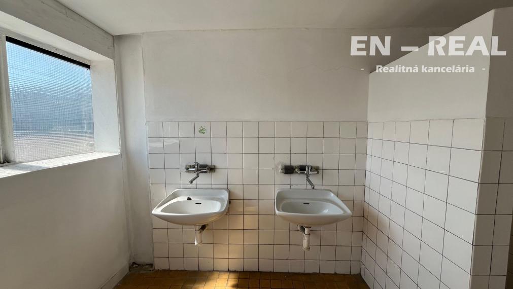 NA PRENÁJOM PRIEMYSELNÉ HALY-SKLADY-VÝROBA-KANCELÁRIE, priemyselný areál Košice
