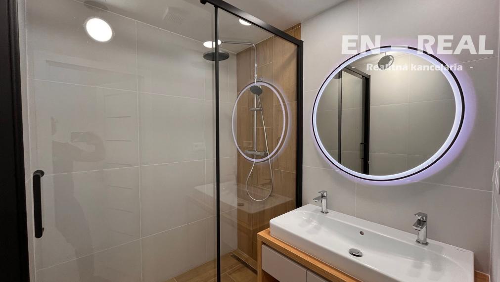 *** NOVINKA *** NA PREDAJ MODERNÝ, PRAKTICKÝ 4 IZBOVÝ BYT S LOGGIOU, Košice - Nad Jazerom