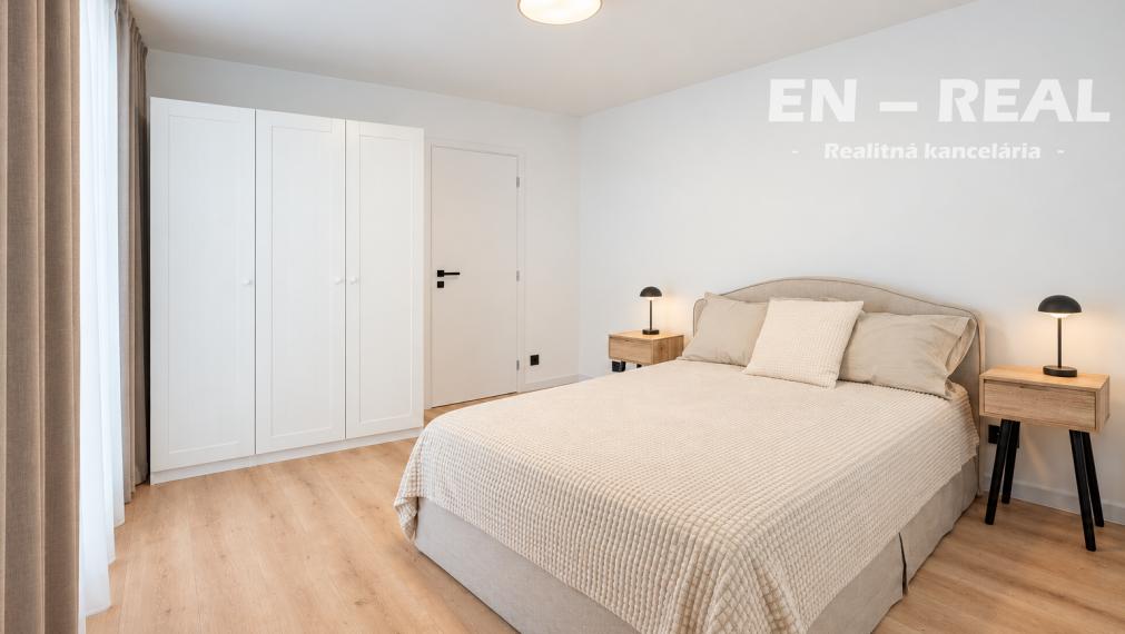 KOMPLETNÁ REKONŠTRUKCIA -  NA PREDAJ MODERNÝ 3 IZBOVÝ BYT S BALKÓNOM, KE SEVER