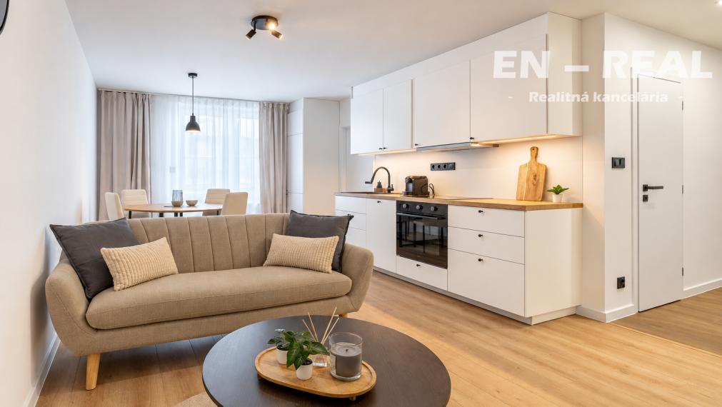 KOMPLETNÁ REKONŠTRUKCIA -  NA PREDAJ MODERNÝ 3 IZBOVÝ BYT S BALKÓNOM, KE SEVER