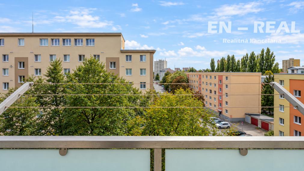 KOMPLETNÁ REKONŠTRUKCIA -  NA PREDAJ MODERNÝ 3 IZBOVÝ BYT S BALKÓNOM, KE SEVER