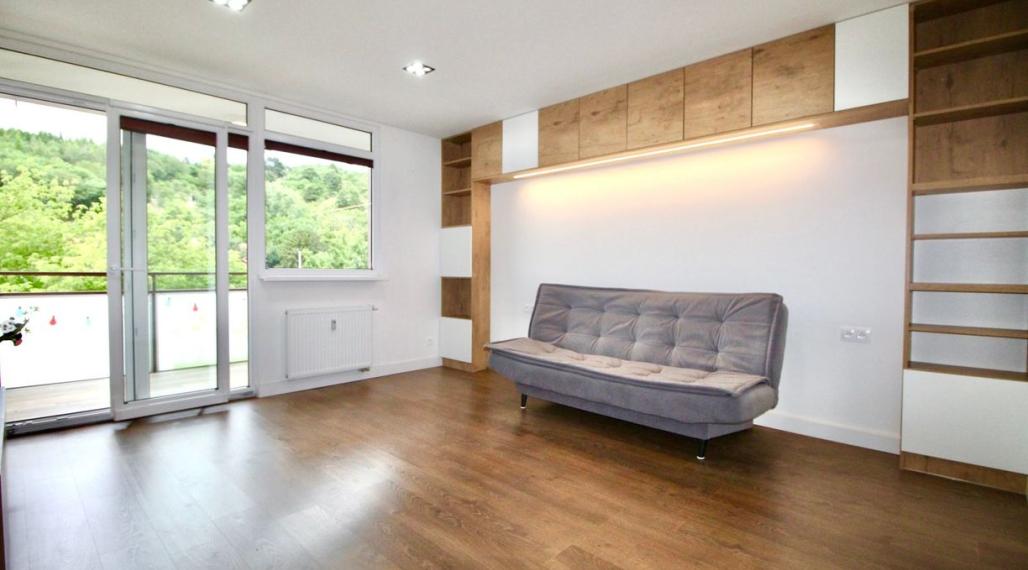 Na prenájom kompletne zrekonštruovaný 3 izbový byt v Bratislave