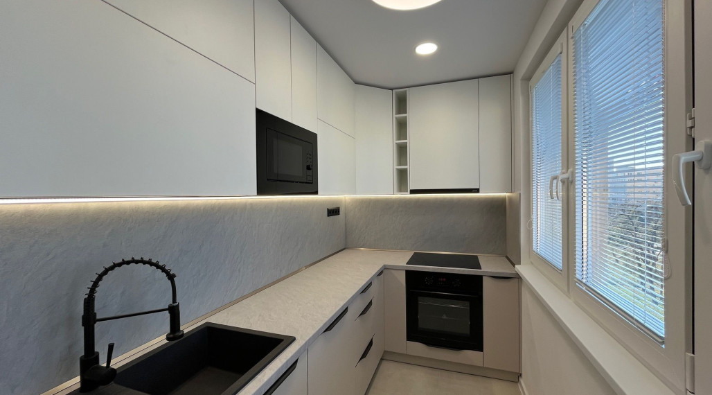 NOVINKA: NA PREDAJ MODERNÝ, KRÁSNY 3 IZBOVÝ BYT S LOGGIOU, TOP LOKALITA, KOŠICE TERASA