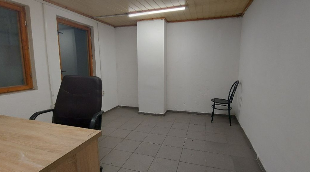 NA PRENÁJOM PRIEMYSELNÝ AREÁL - SKLADOVÉ-VÝROBNÉ-KANCELÁRSKE PRIESTORY, KE Nad Jazerom