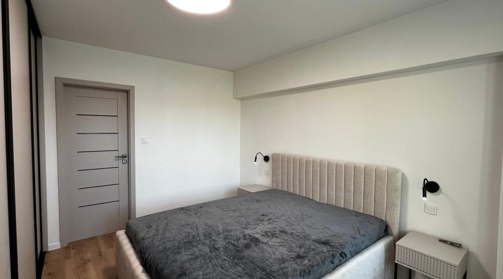 *** TEHLOVÝ BYT *** - MODERNÝ, ZARIADENÝ 3 IZBOVÝ BYT S BALKÓNOM, KE SEVER