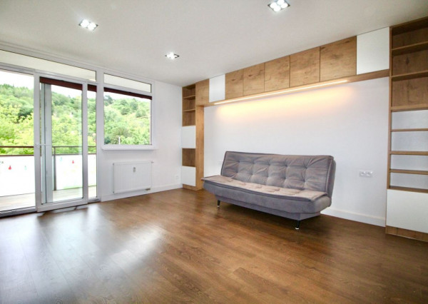 Na prenájom kompletne zrekonštruovaný 3 izbový byt v Bratislave