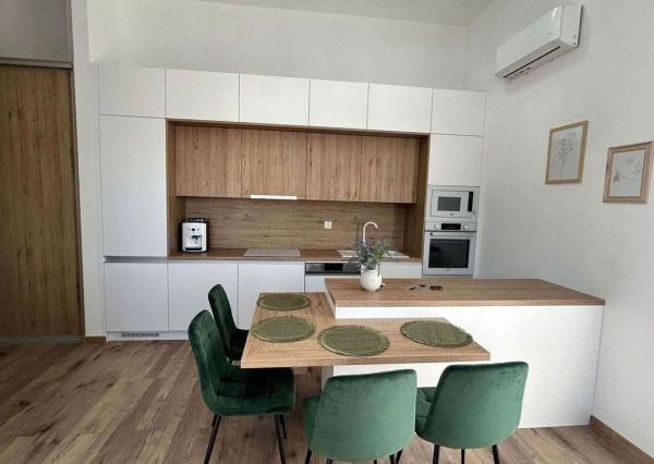 Na prenájom zariadený 3 izbový byt v modernej novostavbe s terasou a parkovacím miestom v garáži 